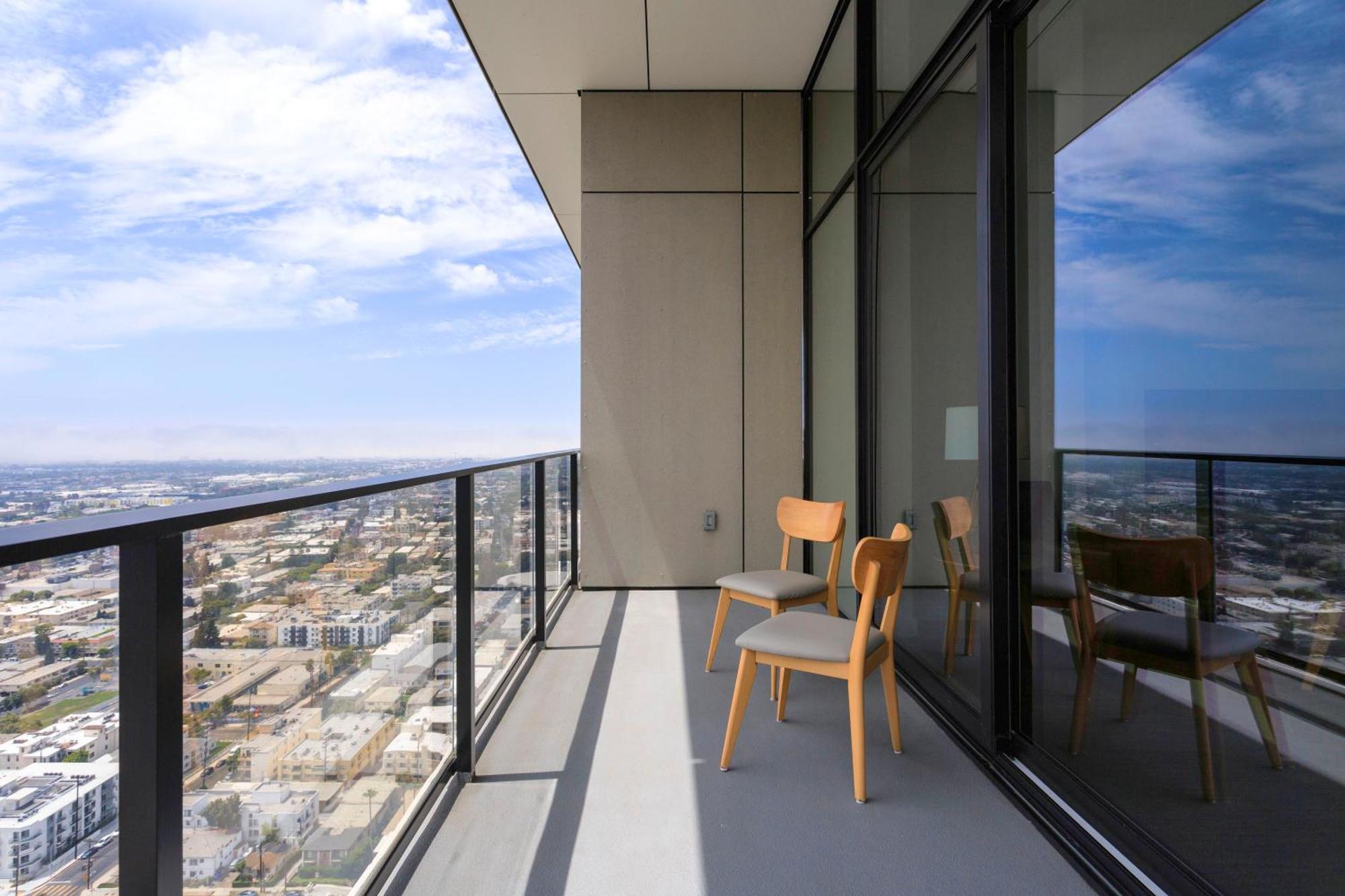 Luxury Penthouse With Stunning Views Hotel Los Angeles Exterior photo